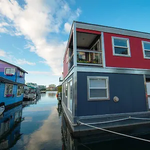 A Float In Fisherman's Wharf Bed & Breakfast